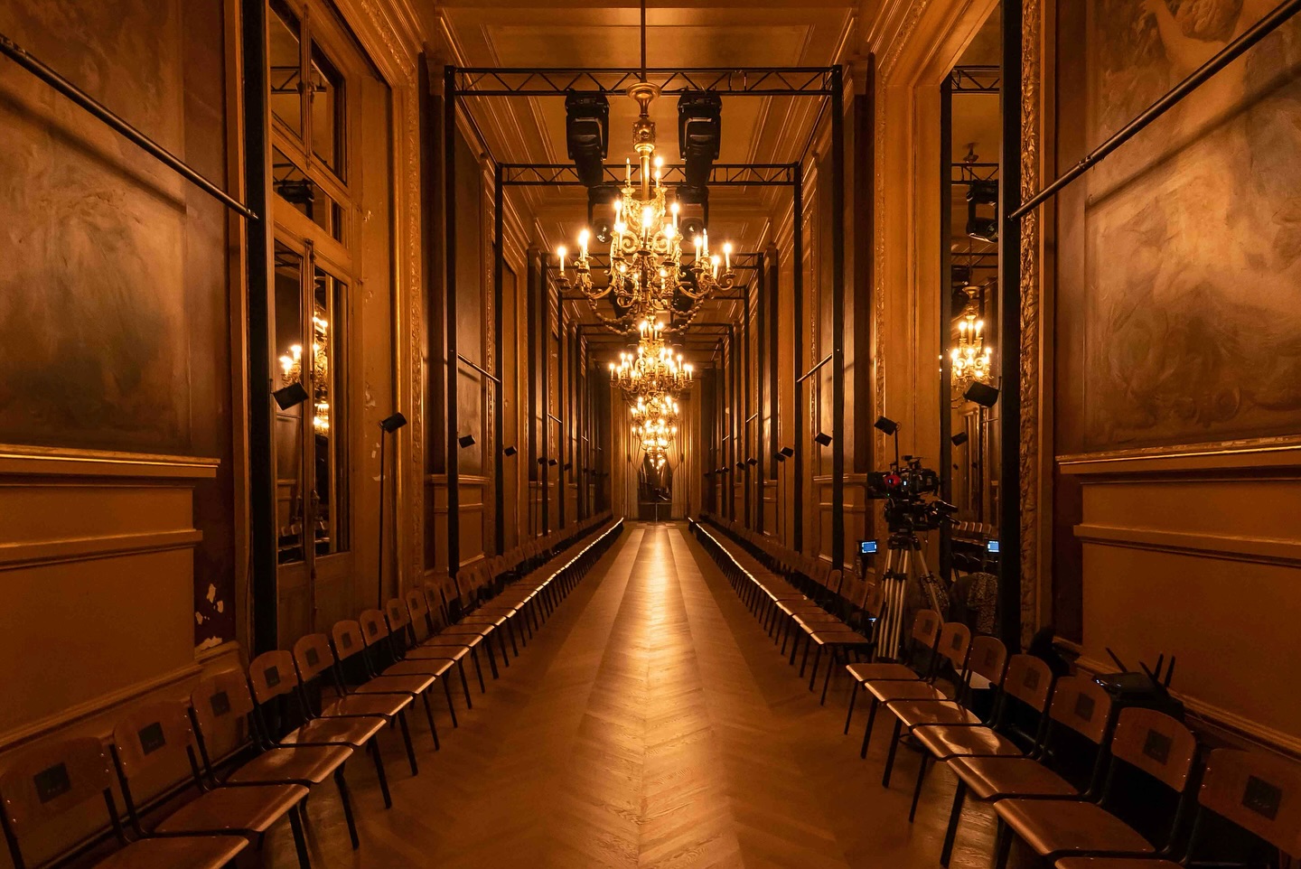 Dries Van Noten AW 25/26 — Show, view 3